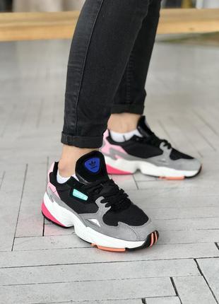 Женские кроссовки adidas falcon