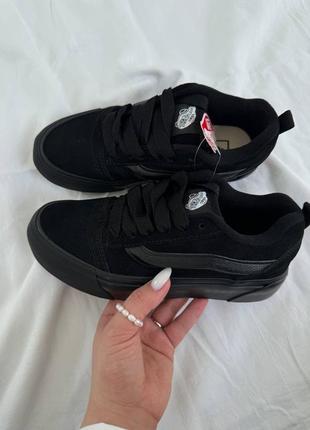 Крутезні жіночі кеди на платформі vans knu skool full black platform чорні7 фото