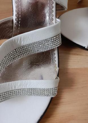 Босоножки женские кожаные на каблуке5 фото