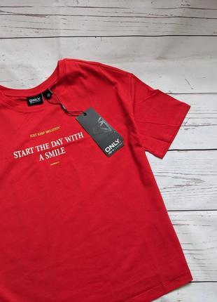Плотная красная футболка от only2 фото