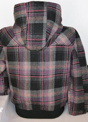 Брендовая демисезонная куртка на молнии с меховым капюшоном и карманами denim2 фото