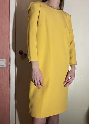 Желтое короткое платье из вискозы1 фото