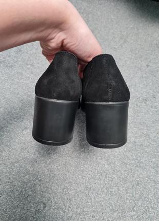 Трендовые туфли замшевые широкий каблук5 фото