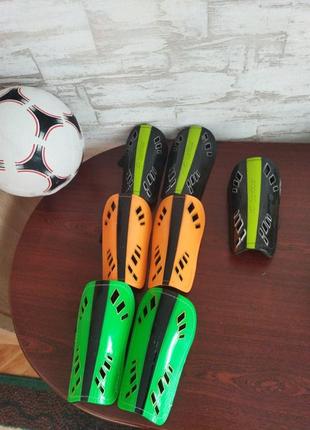 Футбольные щитки