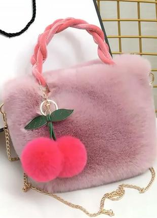 Детская сумка lesko gz-5043 light pink меховая с вишней на цепочке для девочки3 фото