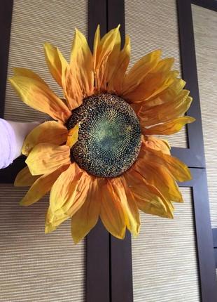 Штучна велика квітка соняшника