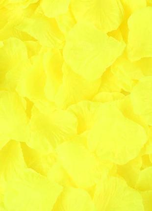 Штучні пелюстки троянд 100 штук 45 на 40 мм жовтий1 фото