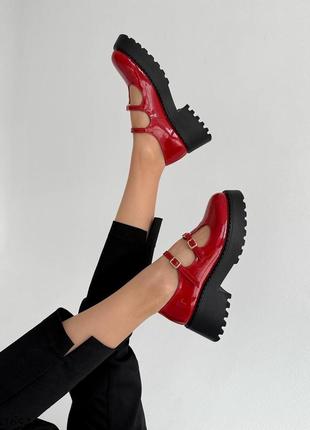 Невероятно красивые красные туфли5 фото