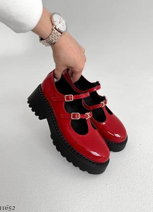 Невероятно красивые красные туфли