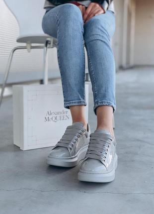 Красивые женские кроссовки alexander mcqueen серый цвет лакированные (36-40)💜9 фото