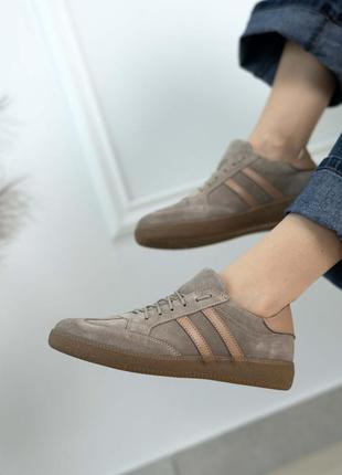 Трендовые бежевые женские кеды из натуральной замши