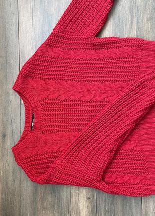 Красный свитер
