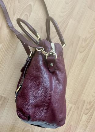 Сумка оригинал michael kors  burgundy purse with crossbody strap and two handles.6 фото