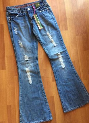 Эффектные джинсы с потертостями denim co