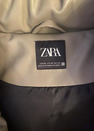 Zara жилетка из искусственной кожи2 фото