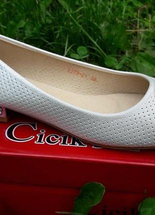 Нові біло-сріблясті балетки, туфлі з перфорацією