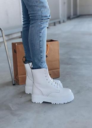 Зимние ботинки dr martens на платформе белый цвет (36-40)💜2 фото