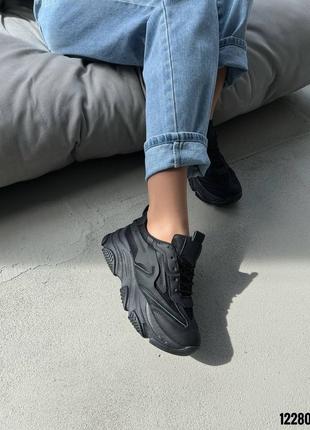 Чорні матові шкіряні текстильні кросівки на товстій грубій рельєфній підошві платформі2 фото