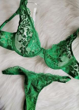 Комплект белья из кружева