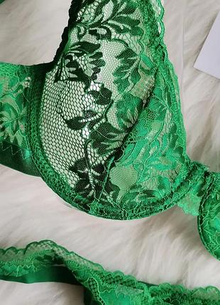 Комплект белья из кружева