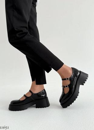 Черные натуральные лакированные лаковые туфли с ремешками на толстой подошве лак6 фото