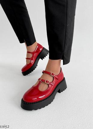 Красные натуральные лакированные лаковые туфли с ремешками на толстой черной подошве лак1 фото
