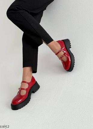 Красные натуральные лакированные лаковые туфли с ремешками на толстой черной подошве лак3 фото