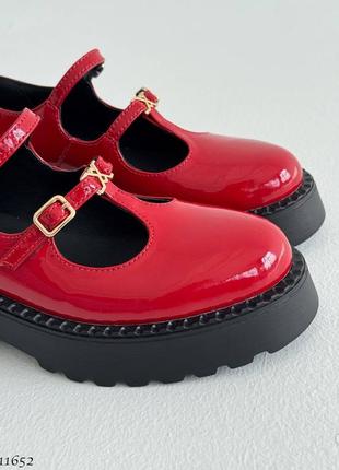 Красные натуральные лакированные лаковые туфли с ремешками на толстой черной подошве лак7 фото