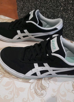 Красовки asics