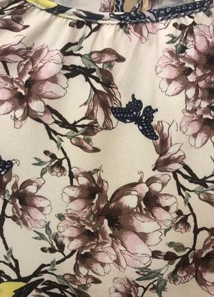 Нереальной красоты брендовая блузка в цветах и птичках.7 фото