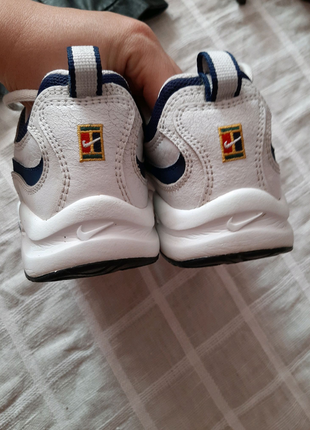 Білі кросівки від nike8 фото