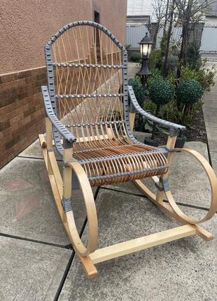 Кресло-качалка плетеные из лозы,буковая "ротанг" коричневая с белыми вставками.5 фото