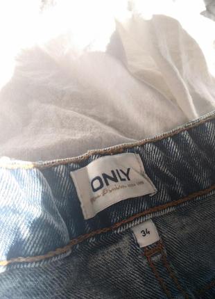 Базова блакитна джинсова міні юбка з необробленим краєм з потертостями only4 фото