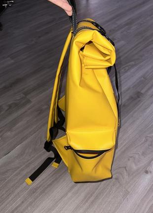 Яркий желтый рюкзак finick rolltop вместительный портфель украинского бренда3 фото