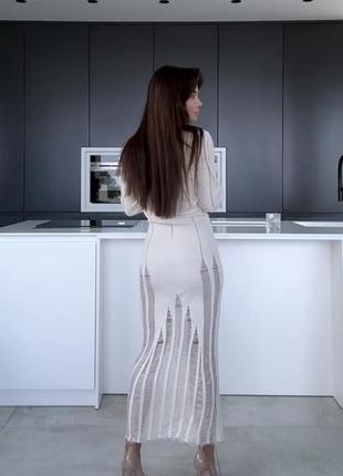 Неймовірна жіноча біло-бежева міді сукня з подертостями2 фото