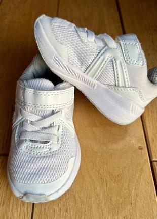 Стильные белые кроссовки для первых шагов f&amp;f
