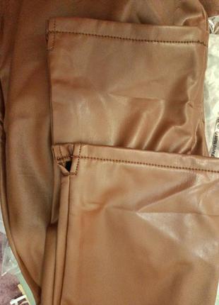 Стильные брюки из искусственной кожи бренда for friends7 фото