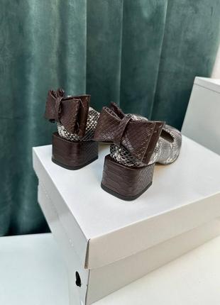 Ексклюзивні туфлі з італійської шкіри та замші жіночі на низьких підборах з бантиком5 фото
