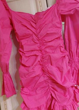 Платье розовое открытые плечи и спина3 фото