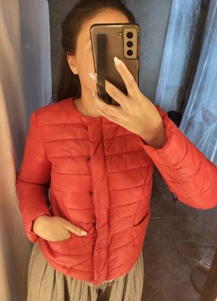 Курточка стеганая дутая укороченная жакет красная1 фото