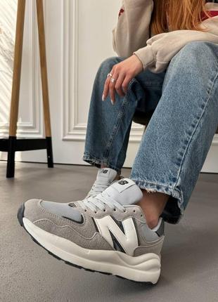 Жіночі стильні кросівки новинка