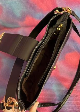 Женская сумка багет через плечо с двумя ремешками6 фото