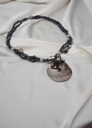 Ожерелье с бисера и ракушек