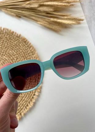 Стильні сонцезахисні окуляри бренд3 фото