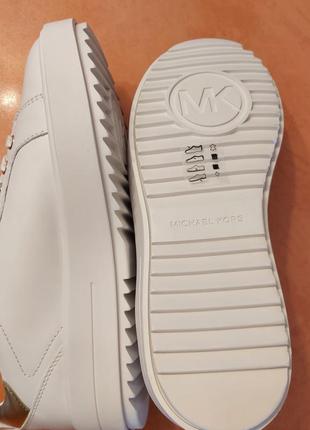 Оригинальные кожаные белые женские кроссовки michael kors emmett leather sneaker с фирменным логотипом кеды сникерсы золотистые золотые кожа оригинал8 фото