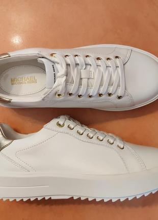 Оригинальные кожаные белые женские кроссовки michael kors emmett leather sneaker с фирменным логотипом кеды сникерсы золотистые золотые кожа оригинал6 фото