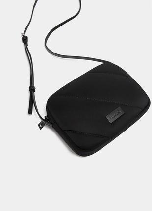 Классная черная стеганая сумка через плече pull and bear сумочка кроссбоди1 фото