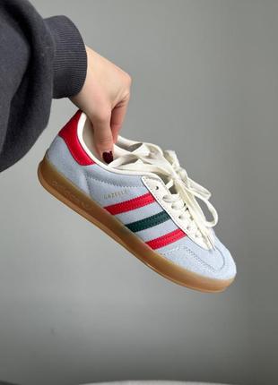 Женские крсовки adidas gazelle blue/red/green1 фото