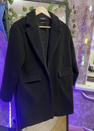 Пальто чорне pull&bear