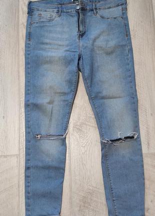 Комфортные эластичные джинсы с разрезами1 фото